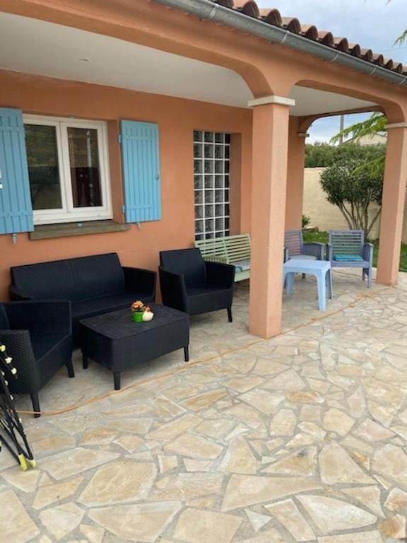 Villa SPA Piscine : entre mer et montagne Foissac  Extérieur photo